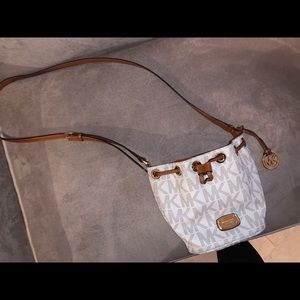 WHITE & BROWN MICHAEL KORS SATCHEL